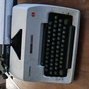 Olympia Lao Typewriter RARE
